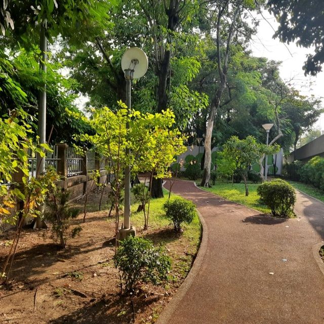 泰國曼谷湄南河畔綠洲公園景點:Chaloem Phra Kiat Forest Park，適合拍照打卡親子遊