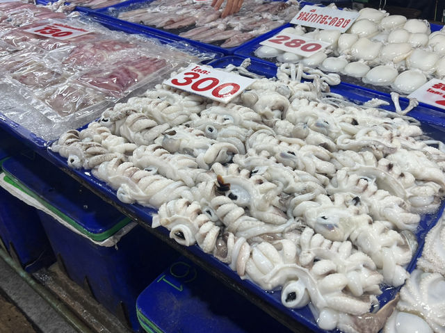 ตลาดประมงพื้นบ้าน อ่างศิลา