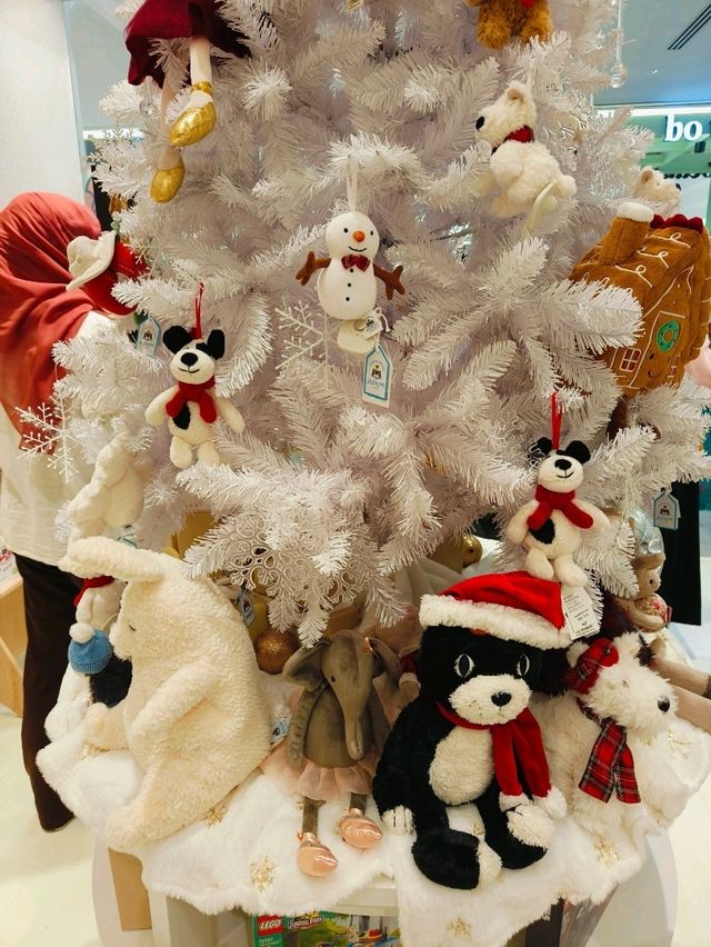 Festive Vibes and Holiday Finds at 1 Utama