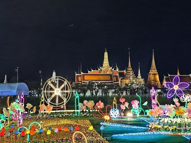 สักการะพระเขี้ยวแก้ว ณ ท้องสนามหลวง กรุงเทพ