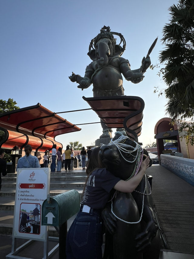 ขอพรความสำเร็จ พระพิฆเนศองค์ยืน ฉะเชิงเทรา