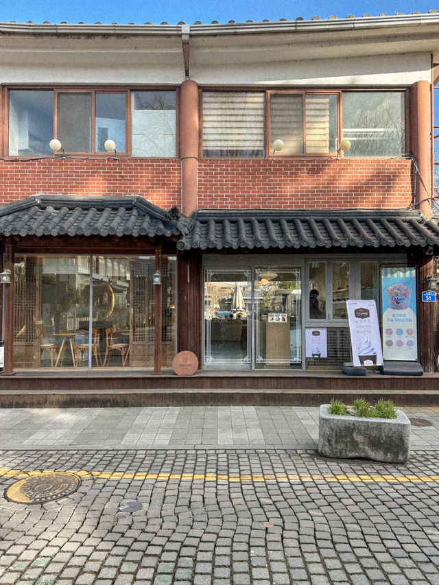전주 한옥마을에서 즐기는 차 한잔의 여유