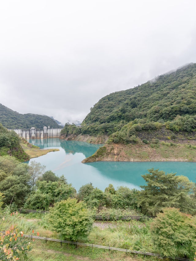 【群馬県/四万温泉】みる位置によって色が変わる！？シマブルーが美しすぎた