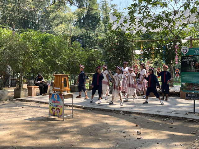 ตลาดโอ๊ะป่อย ราชบุรี 🌳