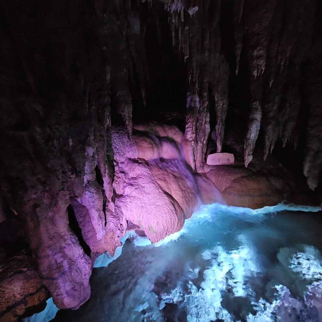 沖繩】洞內有超過100萬根鐘乳石，是日本規模最大的鐘乳石群之一｜Trip