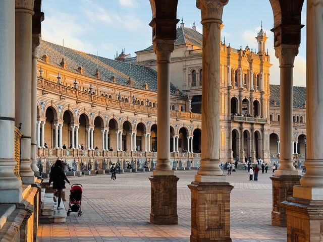 This plaza alone already warrants a special visit to Seville