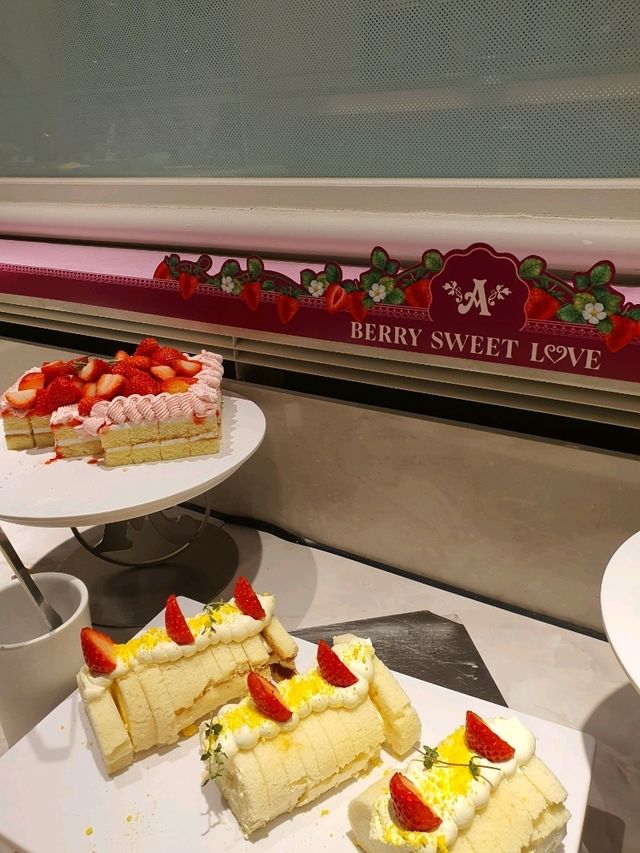 달콤한 딸기의 향연! 🍓✨ 애슐리에서 진행하는 딸기 뷔페