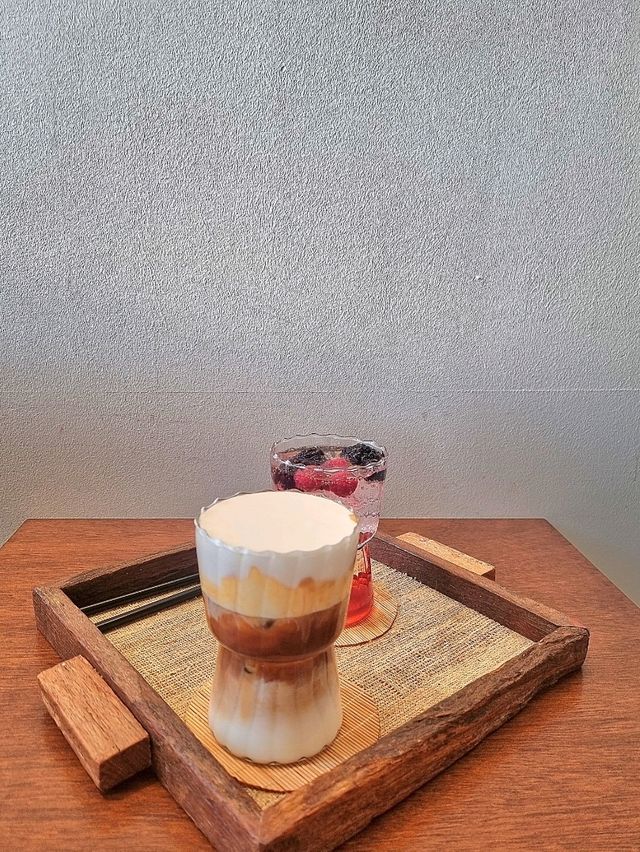 감성 카페 굴림 서촌점☕️