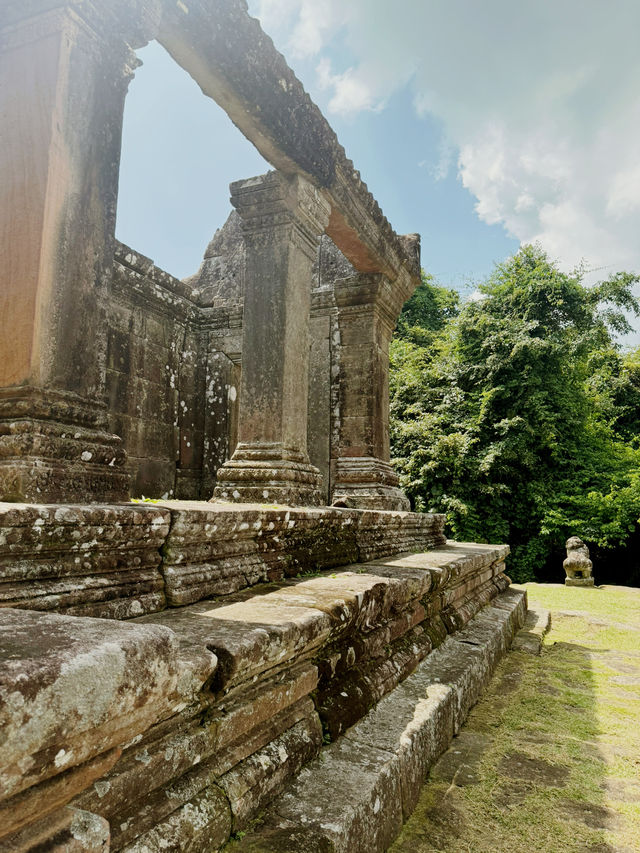 "Prasat Preah Vihear: Cambodia’s Temple in the Sky ☁️"