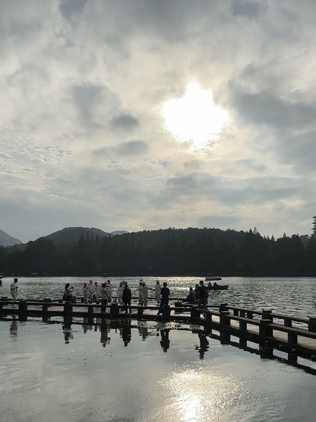 ทะเลสาบซีหู (West Lake) 西湖