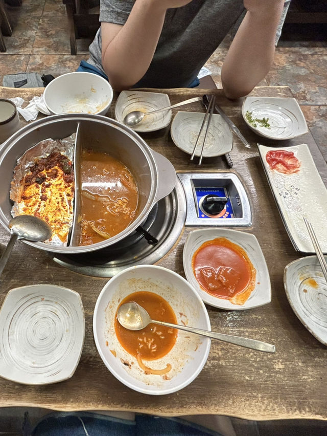 🇰🇷釜山✈️陳年泡菜豬肉鍋묵은지돼지김치찌개 