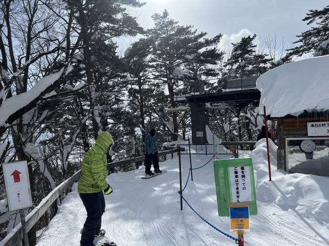 หนีร้อนไปเล่นสโนบอร์ดที่ Inwashiro Snow Paradise