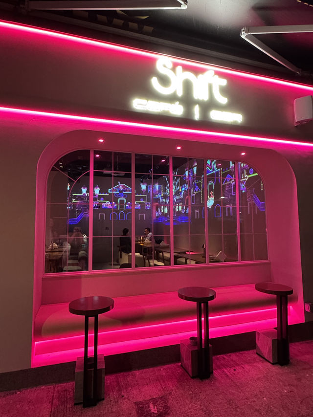《鵝頸橋底新開酒吧西餐廳》