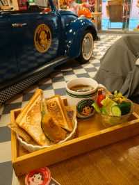 This Taipei Café Feels Like a Retro Toy Store