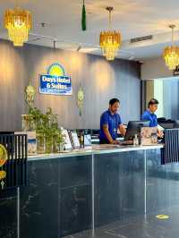 Days Hotel & Suites by Wyndham, 5-mins Walk Away from LRT & MRT Stations