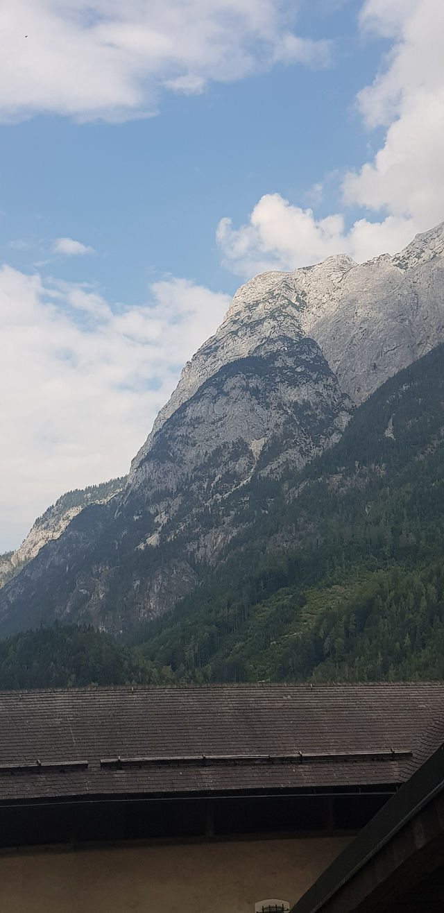 🏰 호헨베르펜 성(Hohenwerfen Castle) – 진짜 중세로 시간여행한 느낌