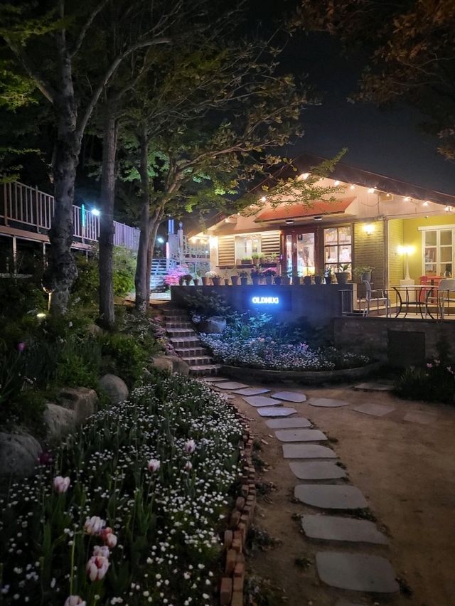 시골집 온듯 낭만적 오두막 감성을 느끼는 부산카페