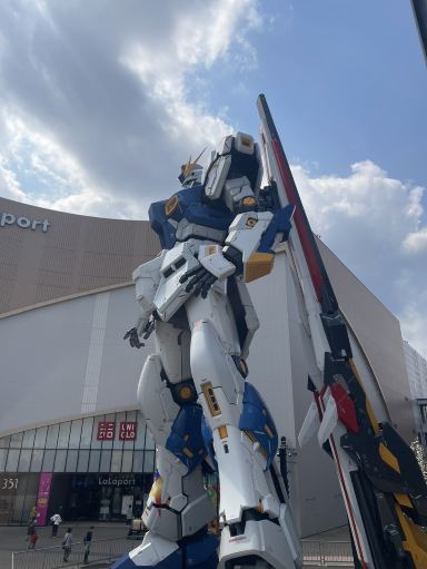 ガンダムファン必見！福岡LaLaPortのガンダム立像とガンダムベース