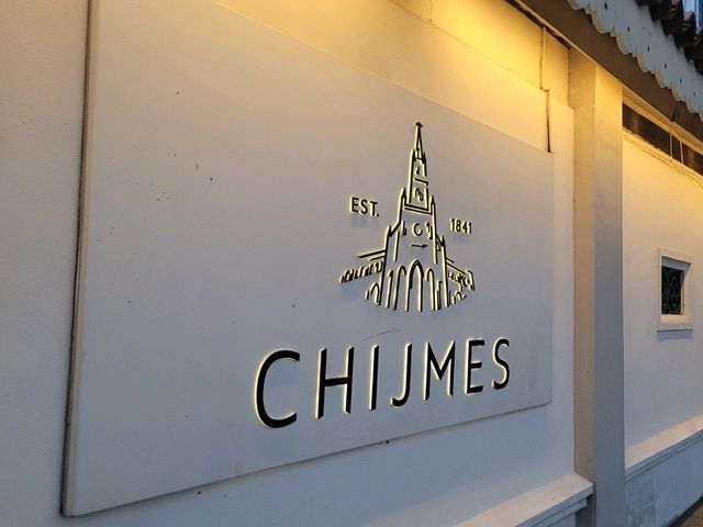 Night stroll at CHIJMES, Singapore