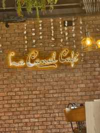 La Canal Cafe Bar & Restaurant