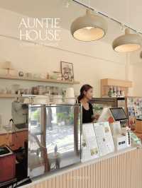 Auntie คาเฟ่น่ารัก ตรงข้าม ม.ศรีปทุม ชลบุรี