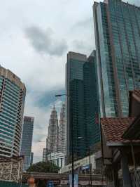 🇲🇾 Kuala Lumpur: A City Where Skyscrapers, Jungles, and Street Markets Coexist 🏙🌴🕌 