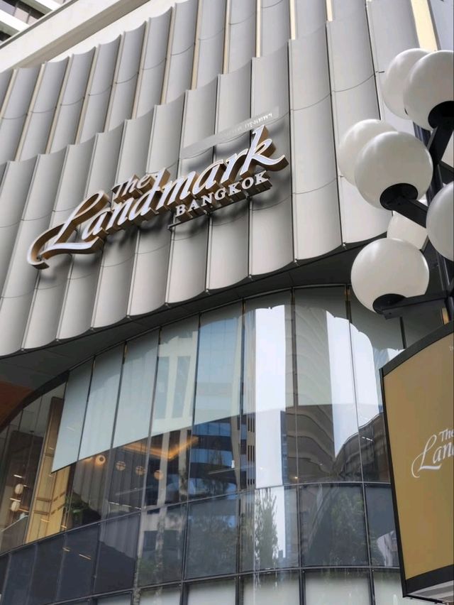 🌟 The Landmark Hotel Bangkok – A Luxurious City Escape!