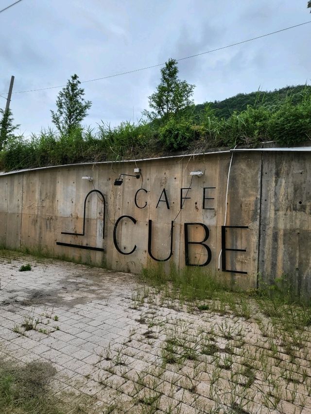 탁트인 정원을 만끽하는 공주 대형카페