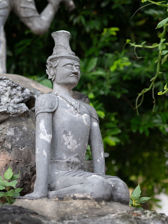 伝統と芸術が息づく、静寂の仏教空間。🛕🌿