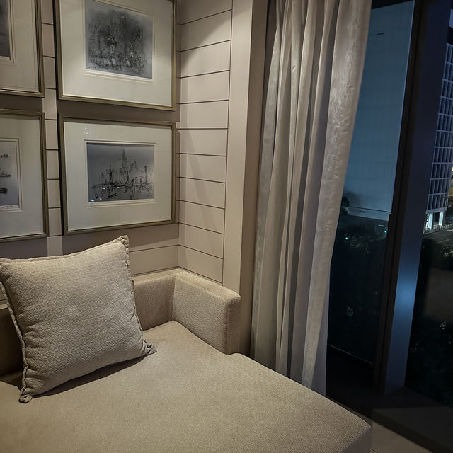 🌆 Stay Where Elegance Meets the Skyline – Mandarin Oriental Hong Kong 🛁✨