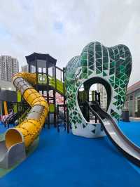 新都會廣場歷奇公園，可愛植物造型的滑梯