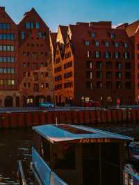 🇵🇱🌊 Gdańsk Escape: Poland’s Colorful Baltic Surprise on a Budget! 🌊🇵🇱