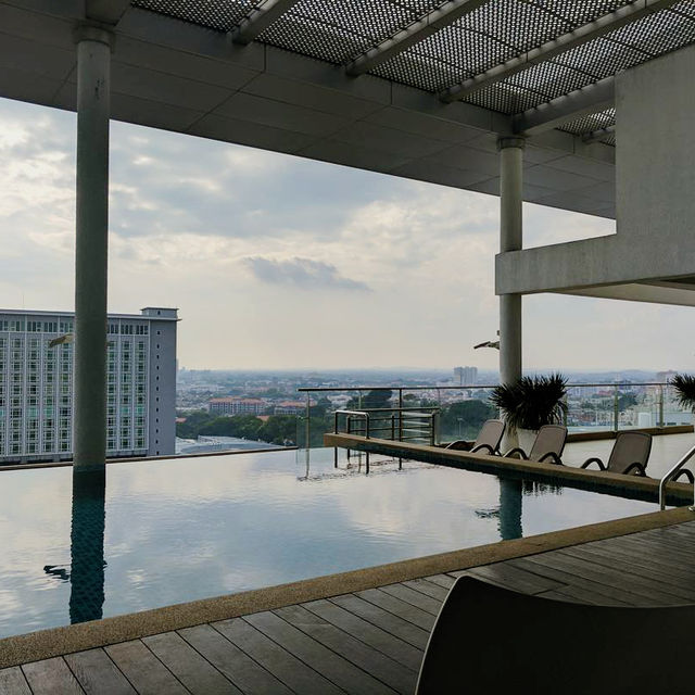 Contemporary Comfort with a Scenic Touch