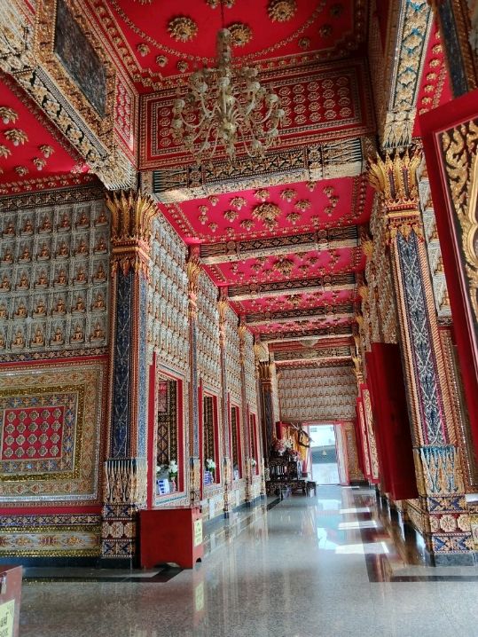 ชมความงามของพระปรางค์สามยอดที่หาดใหญ่ จังหวัดสงขลา