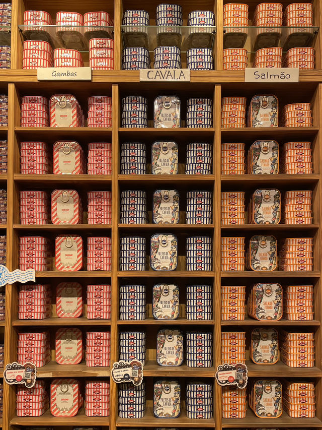 【大切な人へのお土産にいかが？ポルトガルのおしゃれな缶詰のお店】