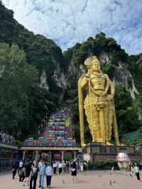 Batu Caves – Climbing Colors, Culture & Curious Monkeys