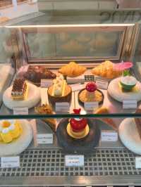 คาเฟ่สไตล์ทะเลทรายมินิมอลมู๊ดดีมีต้นกระบอกเพชร