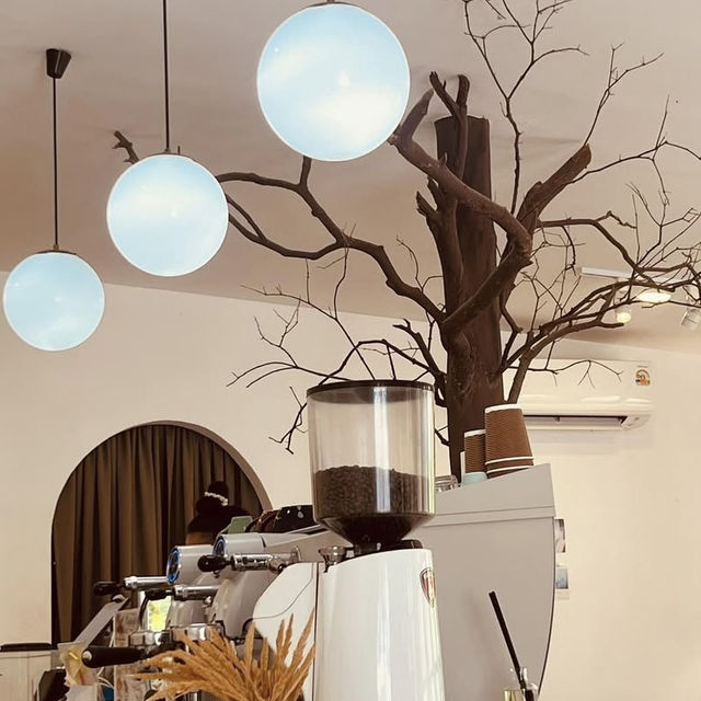  Coming Home Café – ราไวย์ ภูเก็ต