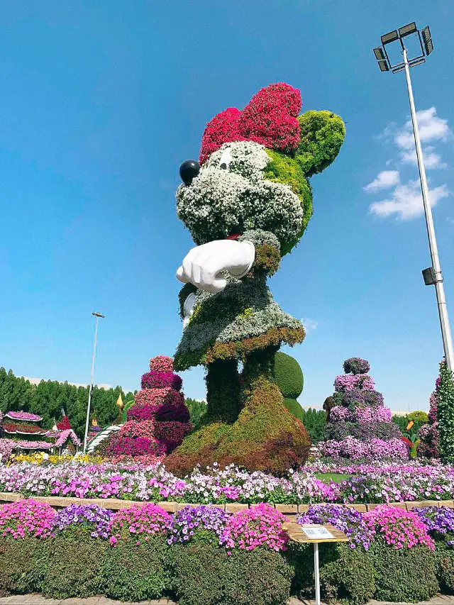 從花海到巴黎風情：在杜拜度過花與童話交織的一天