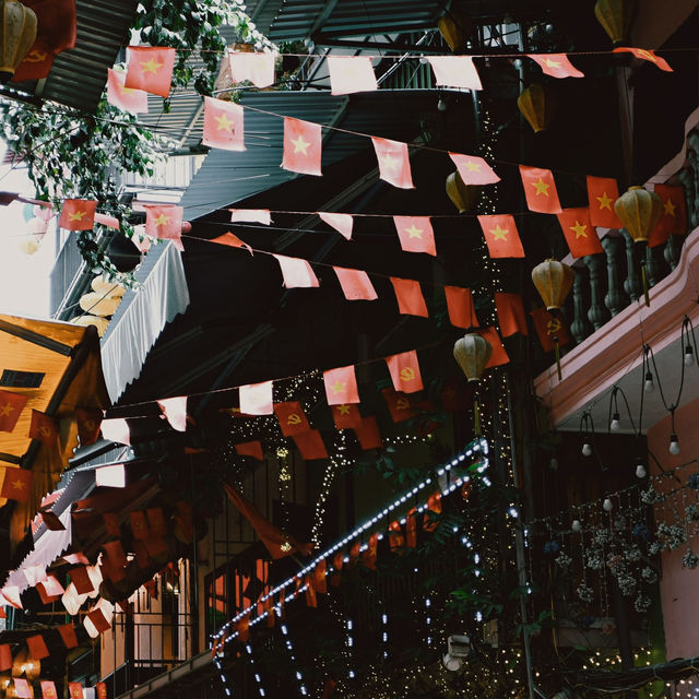 Hanoi Train Street- Vietnam 🇻🇳