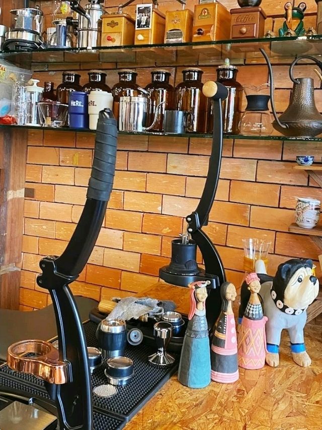 HERE COFFEE AND EATERY คาเฟ่สำหรับคอกาแฟ