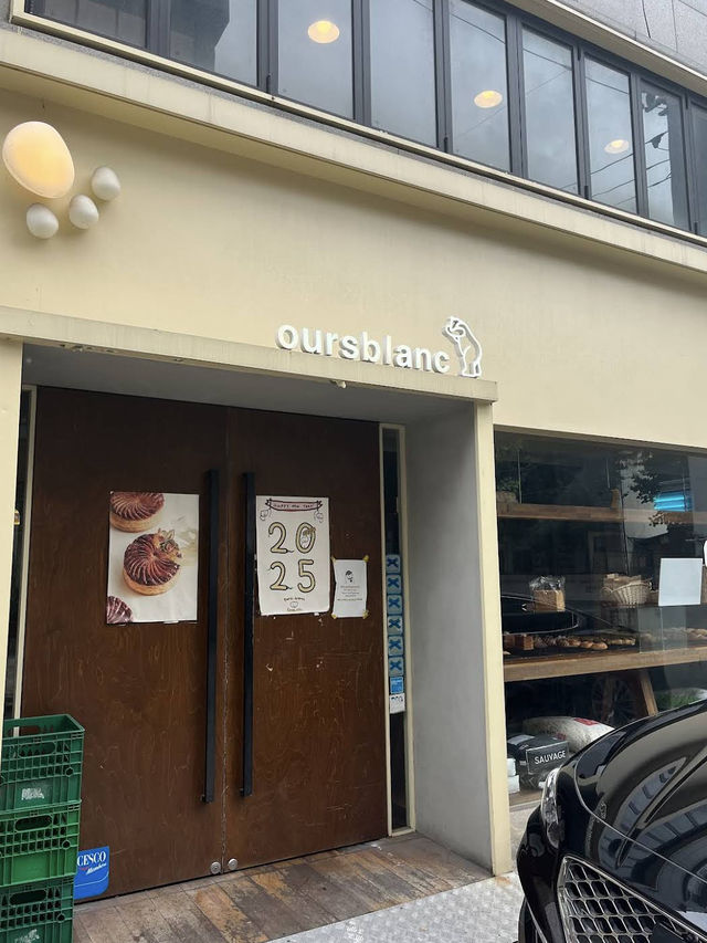 offering a slice of Parisian flair in the heart of Seoul.