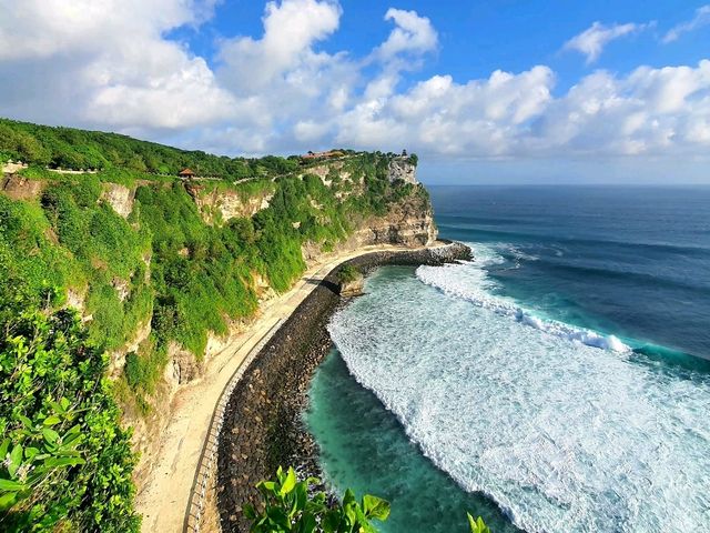 Uluwatu Temple – A Cliffside Treasure of Bali