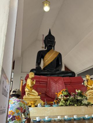 วัดปรางค์หลวง วัดเก่าแก่ชื่อดังย่านนนทบุรี