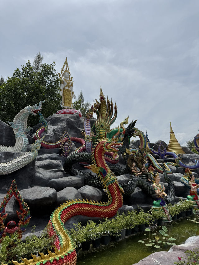 แค่เดินผ่านก็ขนลุกแล้ว! 😱🐉 พญานาคที่วัดดอนขนาก