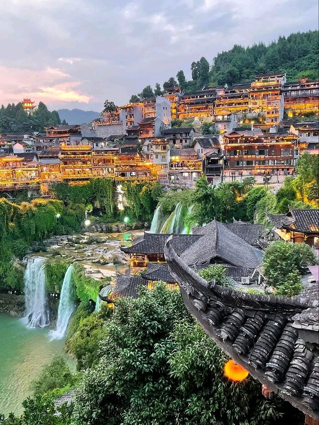 “The Luminous Waterfall of Hibiscus Town”