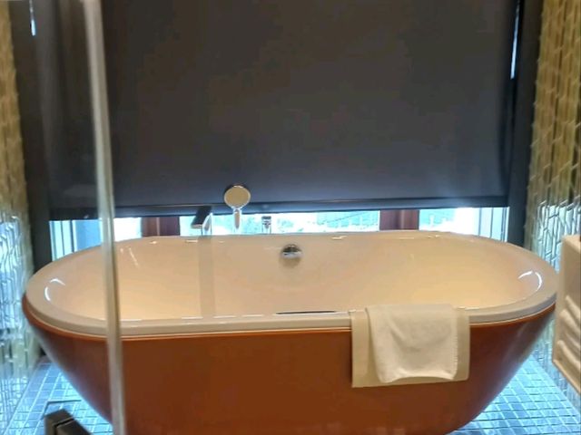 Transit in Style – My Airport Stay at Crowne Plaza Changi Singapore