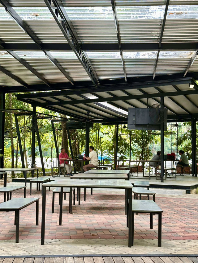 Minimal Materials, Maximum Charm — KL’s Underrated Escape