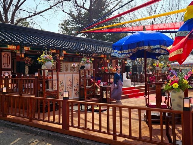 Visiting the King Sejong Memorial Hall with a wedding ceremony