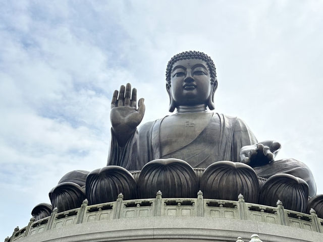 🇭🇰 Hong Kong's Lantau Island: The Majestic Tian Tan Buddha! 🙏